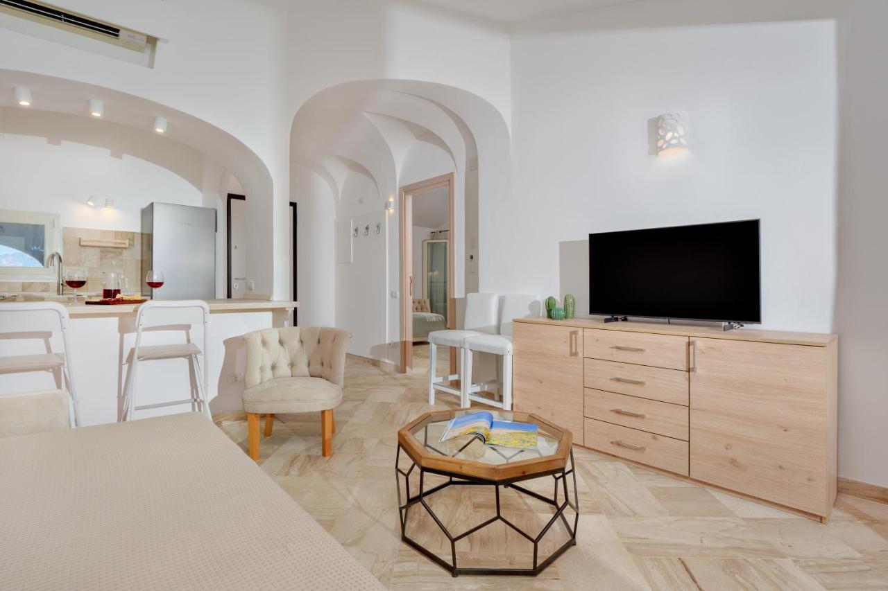 Appartamento Botanico - Sherdenia Luxury Apartments Marinella  Exterior photo